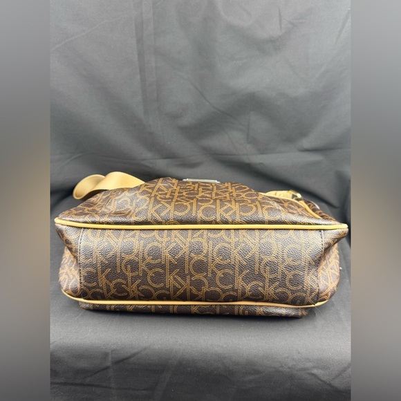 Calvin Klein Monogram Crossbody Purse RN 54163 CA 57151 - Good Condition - Picture 8 of 16